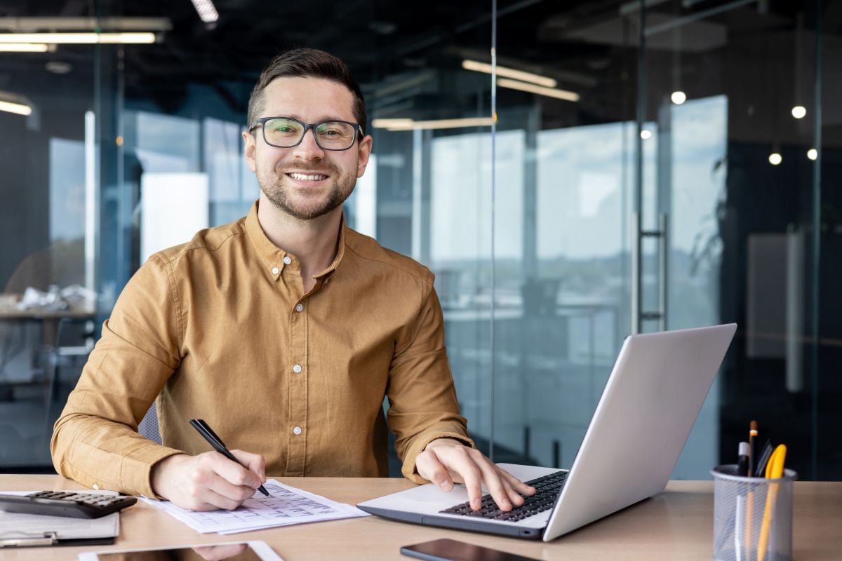 man at computer browsing employee benefits